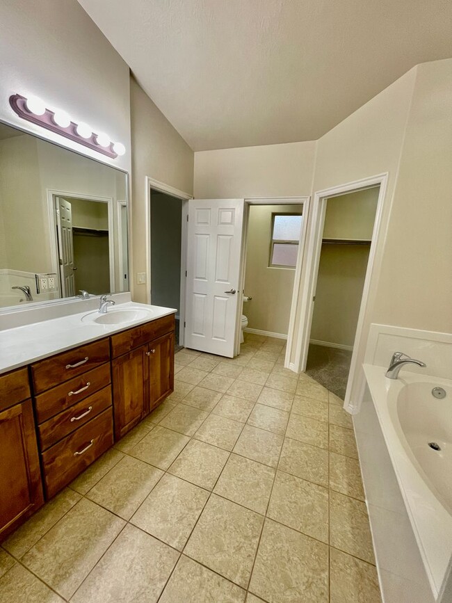 Building Photo - Lovely Pet-Friendly 4-BR Home in Ivins