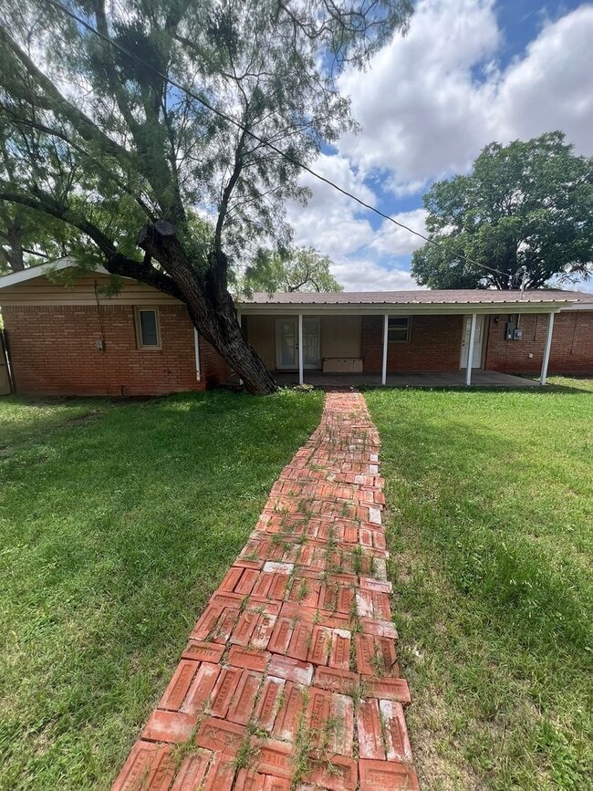 Building Photo - really Nice Family Home