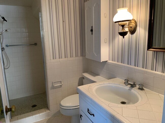 Building Photo - Single Family 4 BR 3.5 BA 0.7 Acres Water Front