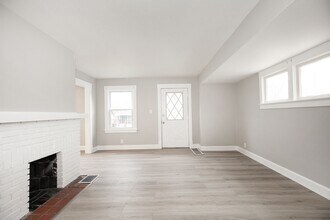 Building Photo - 3-BED, 1 BATH BEAUTIFUL SINGLE- FAMILY HOME IN MAPLE HEIGHTS!