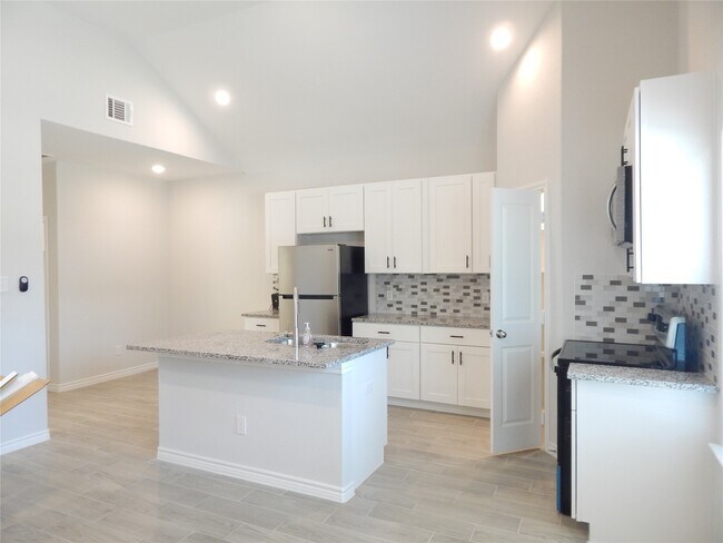 Building Photo - 230 Northlawn St