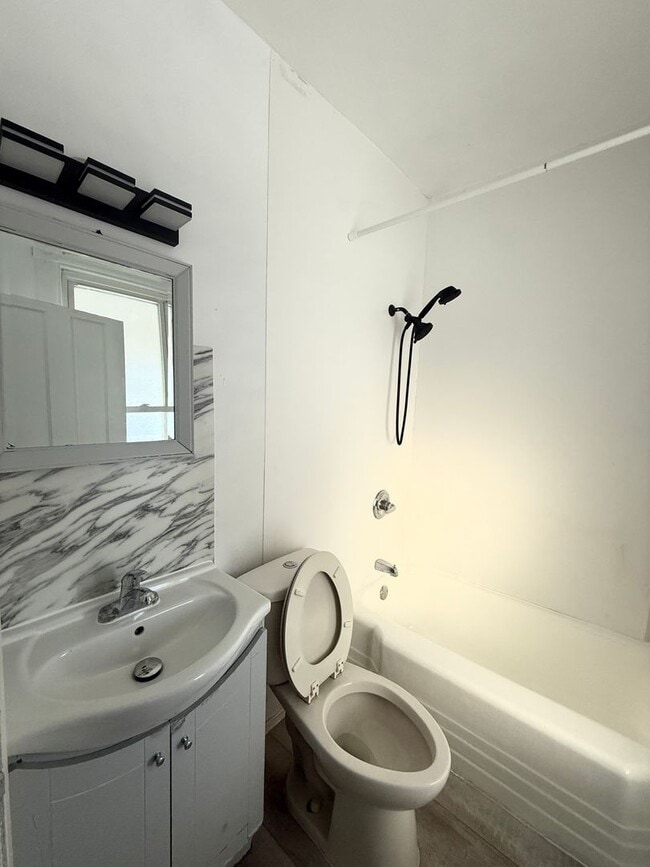 Building Photo - 1627-1629 W 8th Street