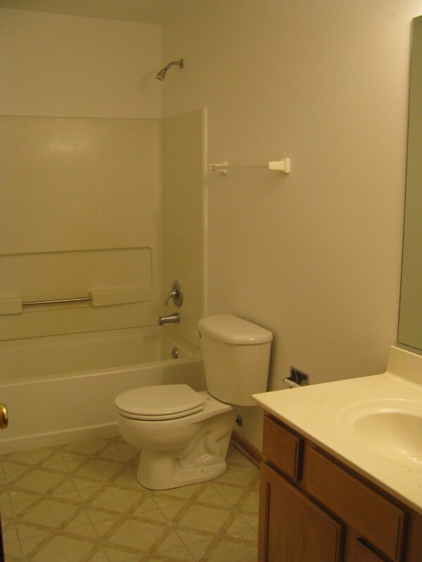 Building Photo - 357 Waterbury Dr