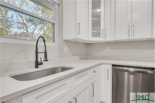 Building Photo - 206 Seminole St