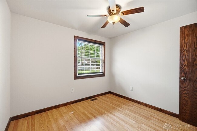 Building Photo - 27 Laurelgrove Dr