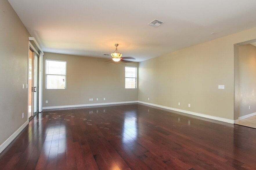 Building Photo - 2534 W Beverly Rd.