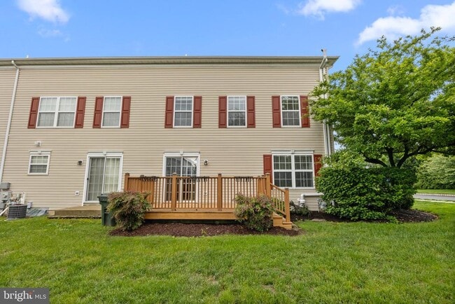 Building Photo - 115 Goldfinch Ct