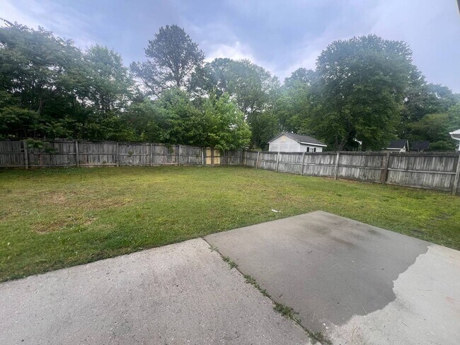 Building Photo - Charming 3-Bedroom Home with Endless Poten...