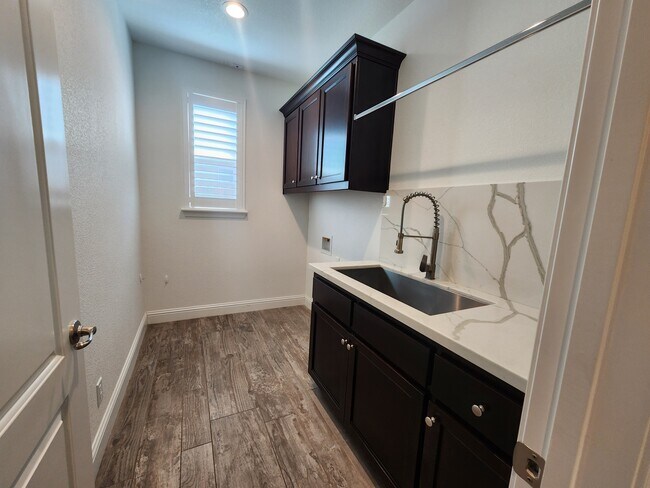 Building Photo - 1160 Brighton Way