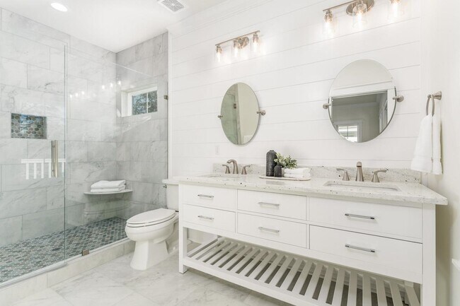 Building Photo - 415 Glenview Dr