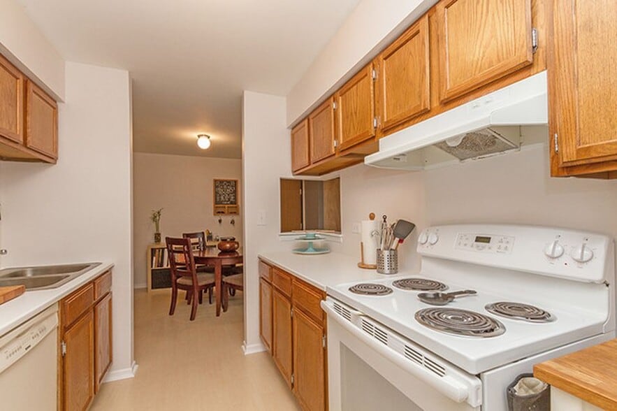 Full sized stove and burners - 1426 Stonebridge Circle