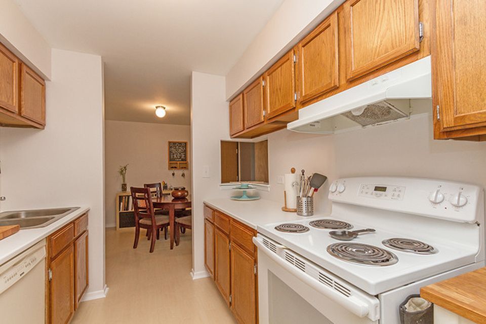 Full sized stove and burners - 1426 Stonebridge Circle