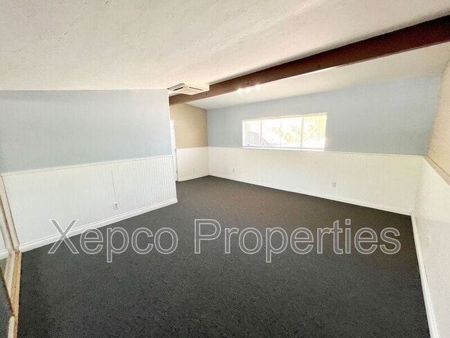 Building Photo - 1680 E Mesquite Ave