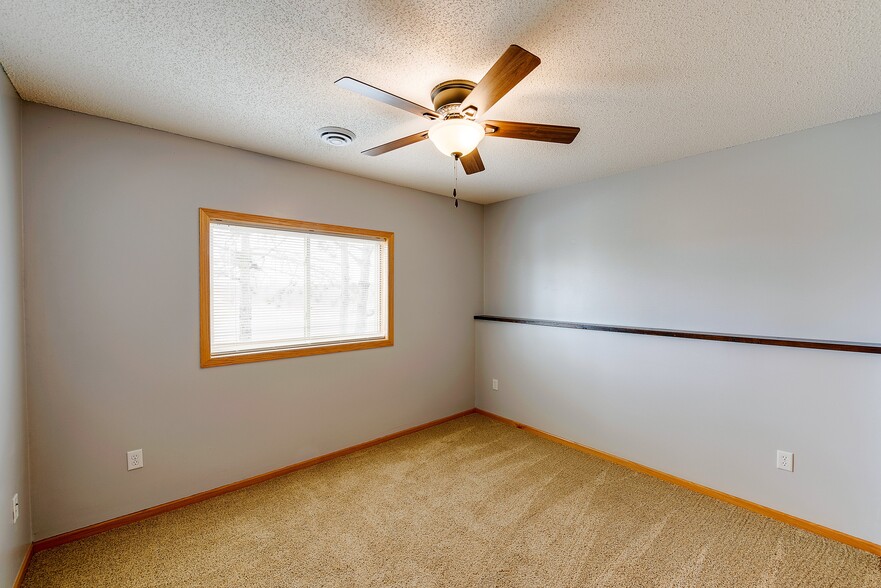 Building Photo - 1728 Ponderosa Ln