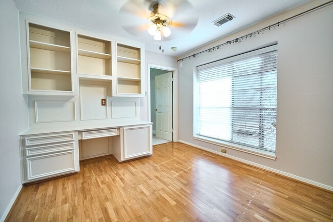 Building Photo - 5022 Moss Run Dr