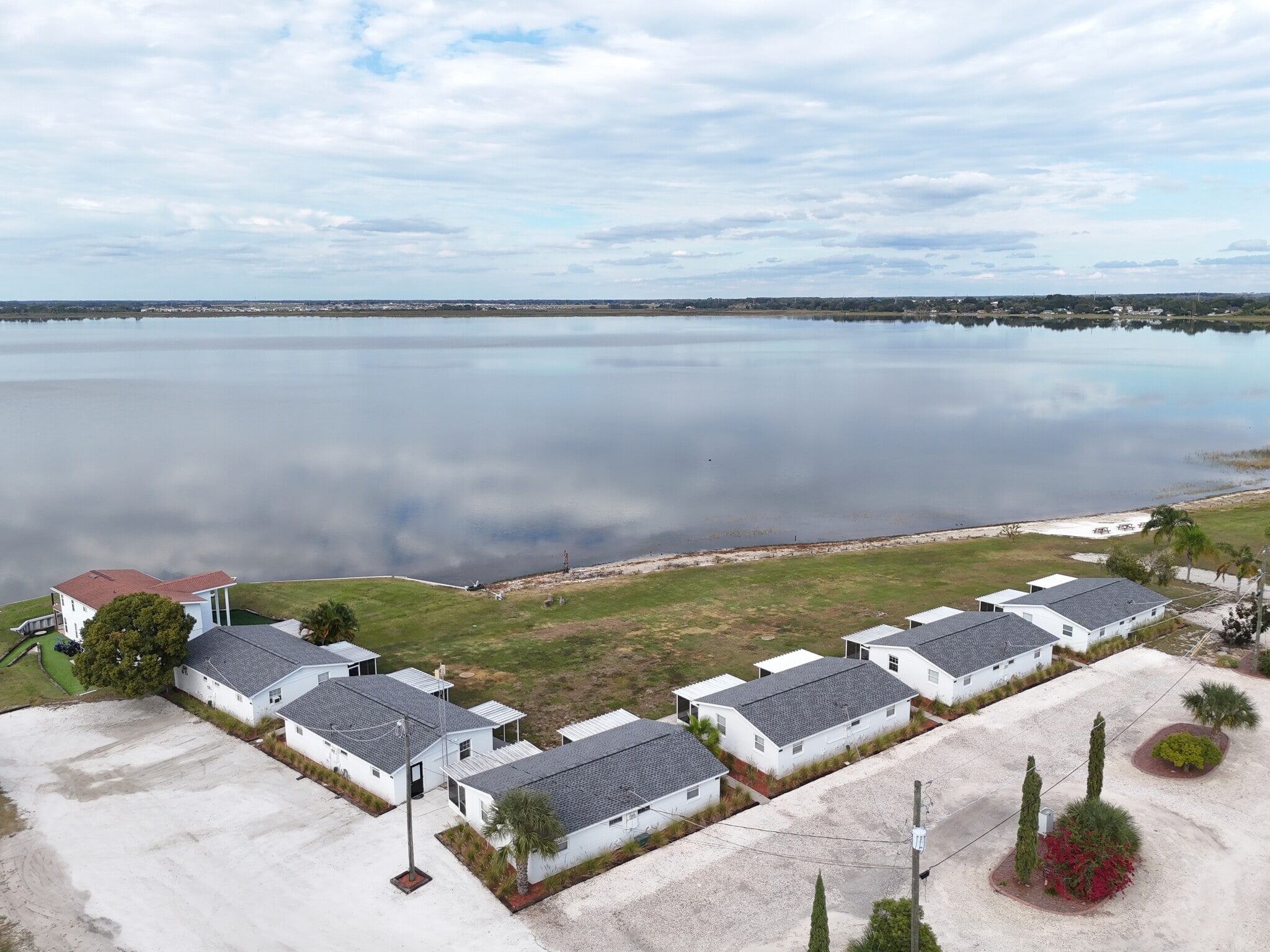 Building Photo - 1221 W Pierce St