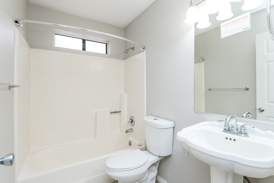 Building Photo - 1136 N Cottonwood Ct