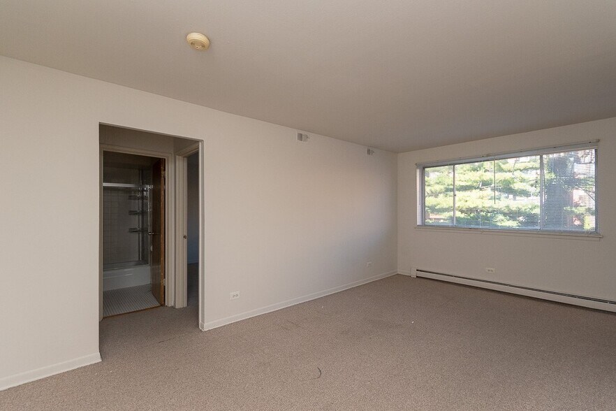 Building Photo - 535 W Aldine Ave