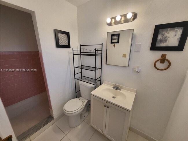 Building Photo - 243 SW 12th St