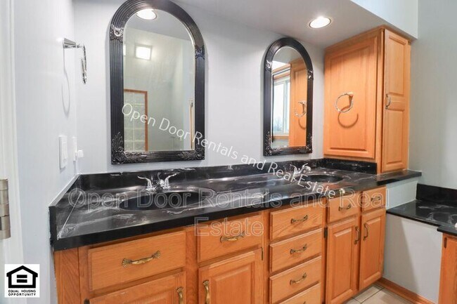 Building Photo - 8218 Fountainhead Dr