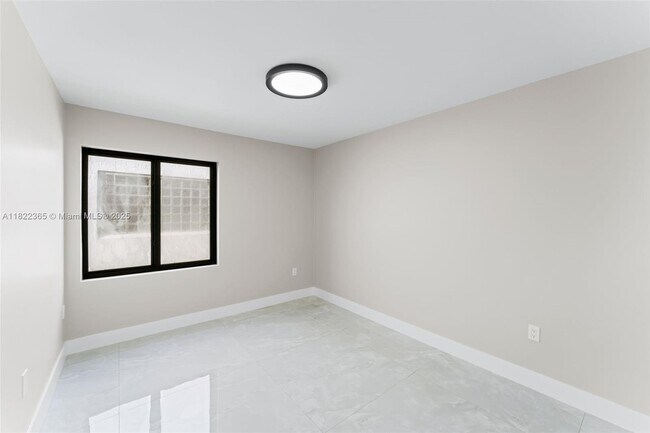 Building Photo - 9940 SW 155th Ave