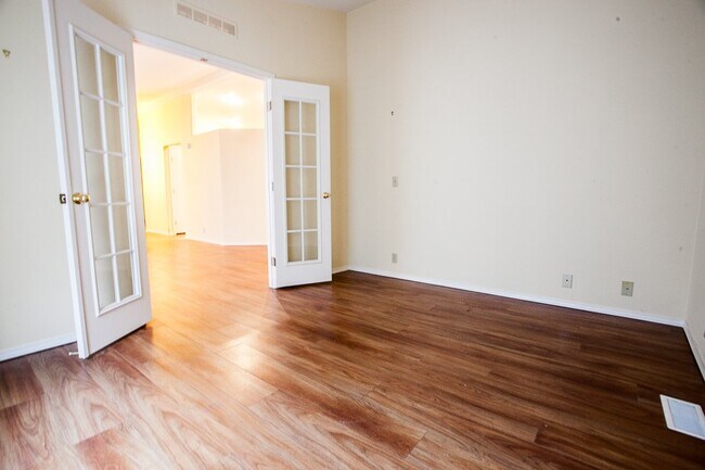 Building Photo - 4040 Summitview Dr