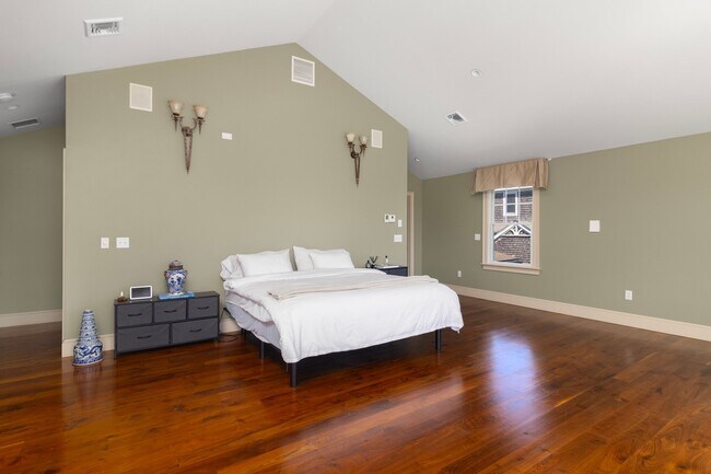Building Photo - 57 Esmond Ave