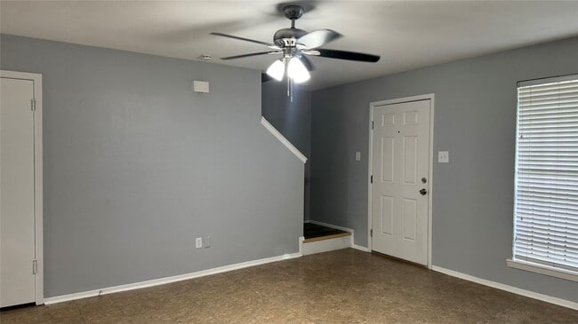 Building Photo - 7925 Grove Ridge Dr