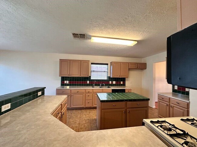 Building Photo - 2203 Nashua Dr