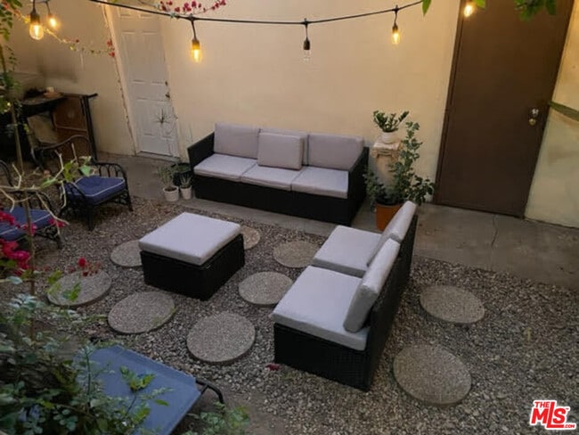 Building Photo - 2364 Kerwood Ave