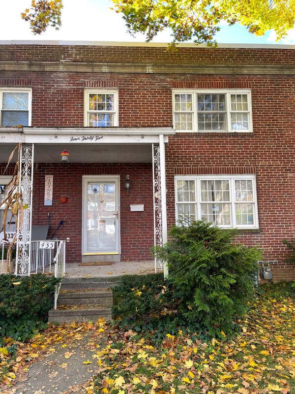 Building Photo - 435 Sycamore Rd