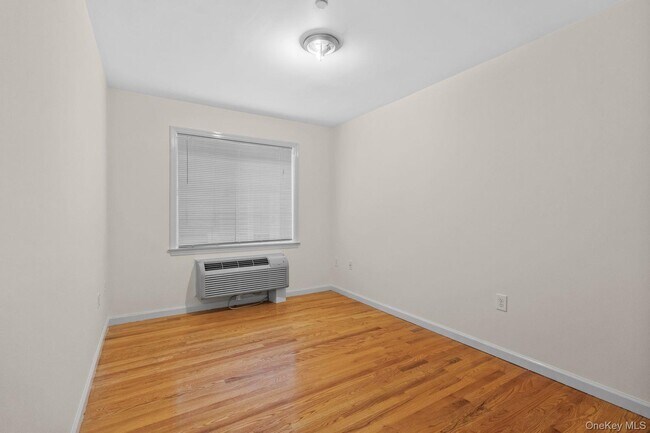 Building Photo - 160 Chatterton Ave