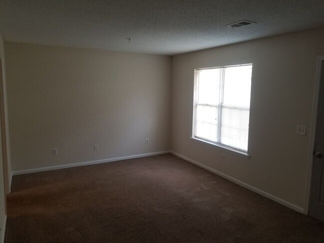 Building Photo - 1065 Thornwoode Ln