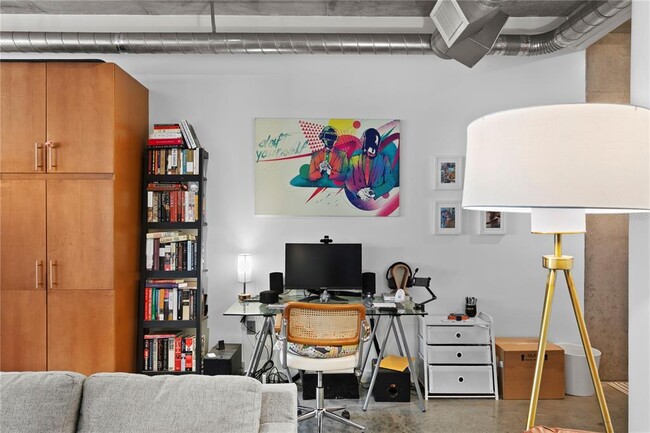 Building Photo - 1212 E Whiting St