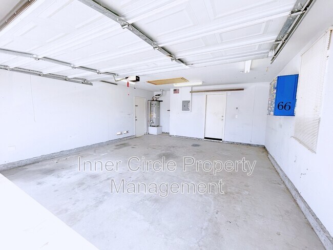 Building Photo - 253 Creektrail Ct