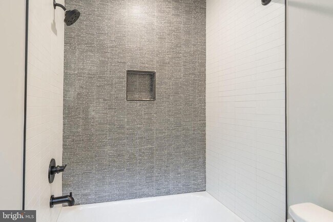 Building Photo - 435 N 35th St