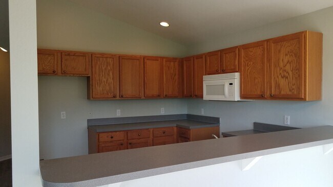 Building Photo - 977-979 Graystone Ave