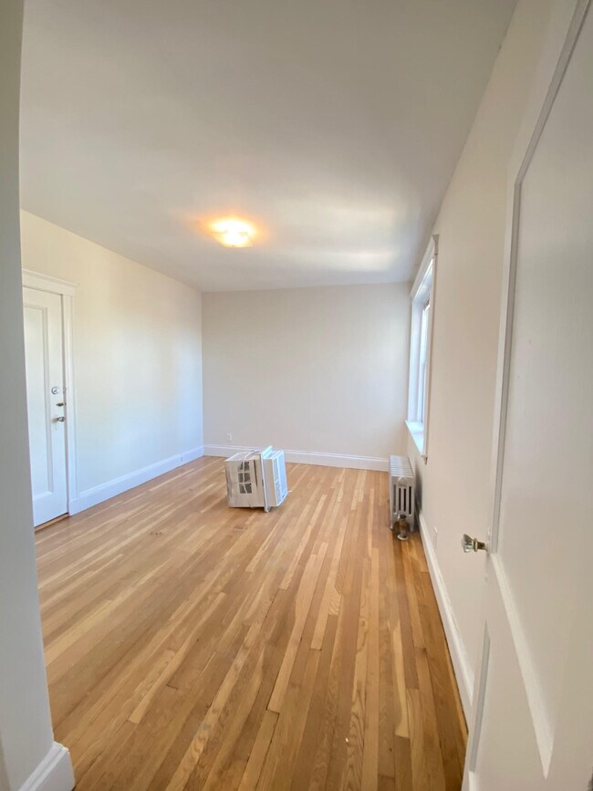 Building Photo - 28 Langdon St