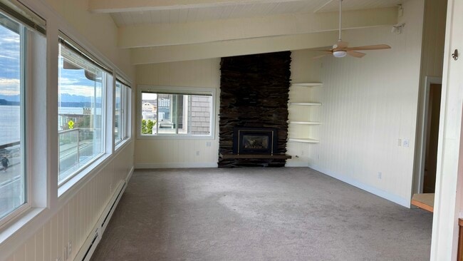 Building Photo - 3318 Beach Dr SW