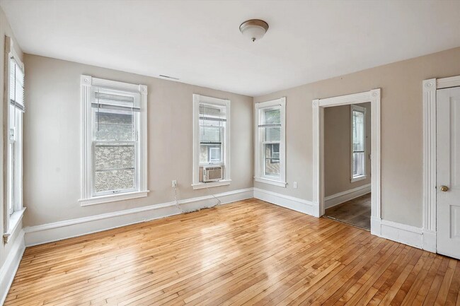 Building Photo - 2812 Garfield Ave