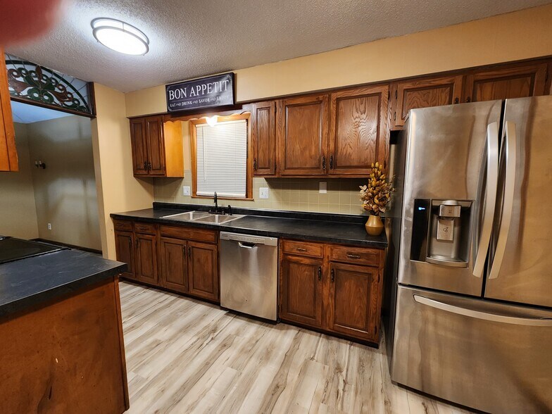 Kitchen - 7325 N Brooklyn Ave