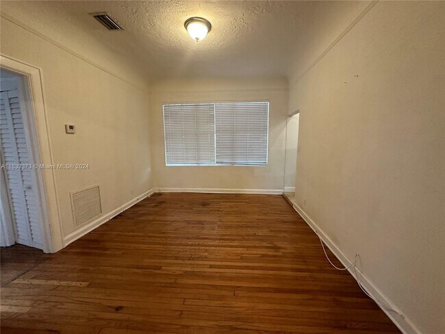 Building Photo - 2328 SW 17th St
