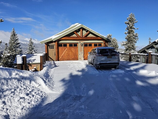 Primary Photo - Ski Season Rental! Beautiful home near bus...