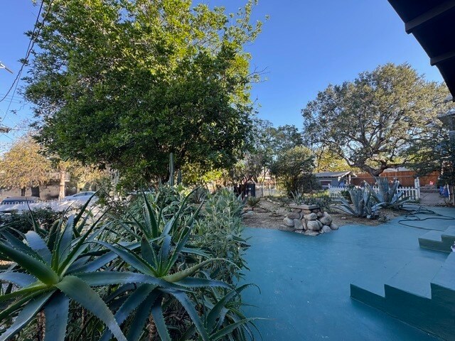 Building Photo - 5926 Hayes Ave