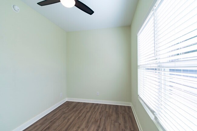 Building Photo - RnR Duplex SoBro