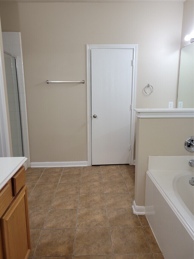 Building Photo - 13411 Forest Pines Village Ln