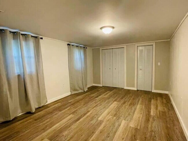Building Photo - Florida Cottage with a Bonus Room ready for move in!
