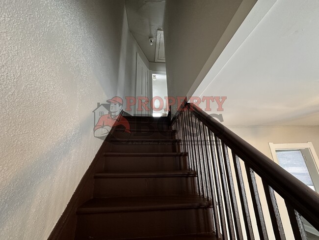 Building Photo - 1225 Lyons St