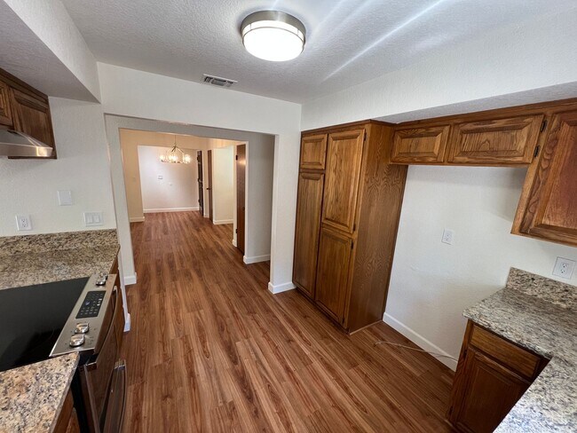 Building Photo - 8654 Thelen Ct