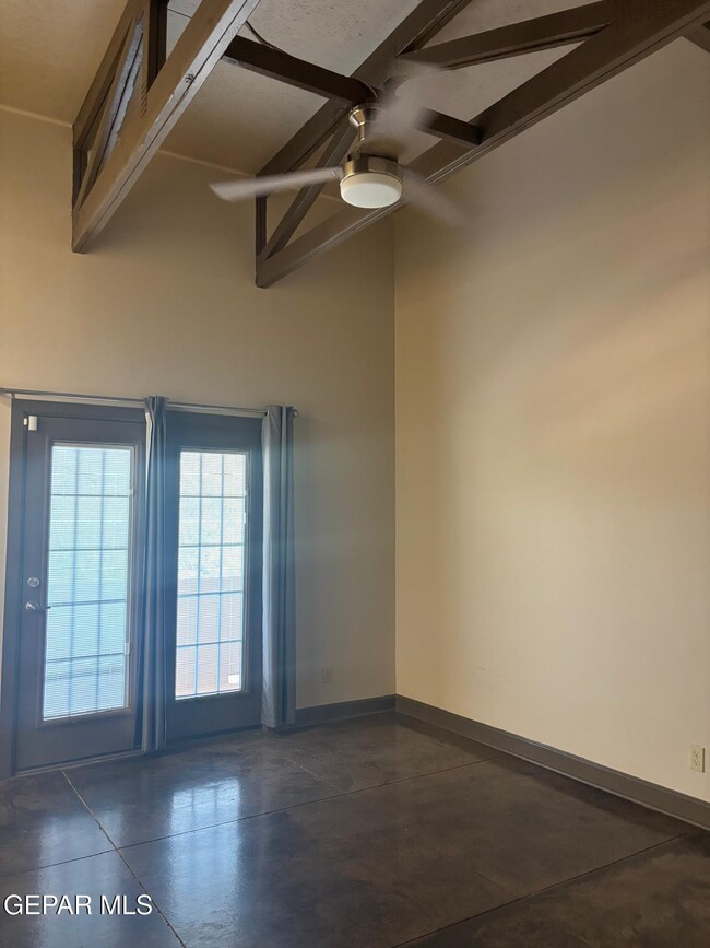 Building Photo - 6350 Escondido Dr